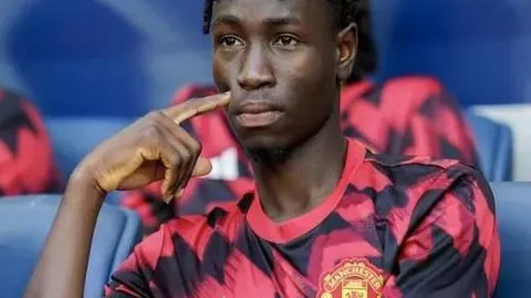 曼联新球场：200米高桅杆设计需机场审批通过